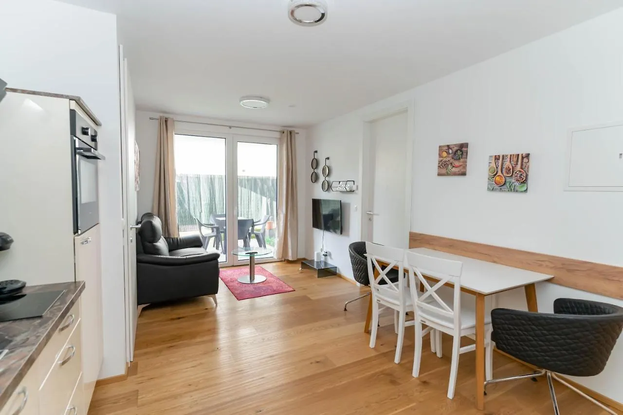Modern Apartment With Tiny Garden Near City Center Vienna