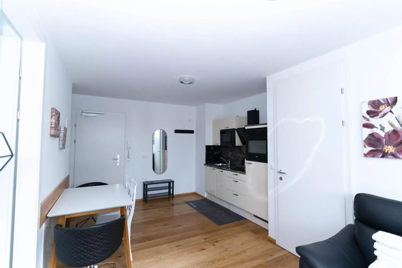 Modern Apartment With Tiny Garden Near City Center Vienna 0*,