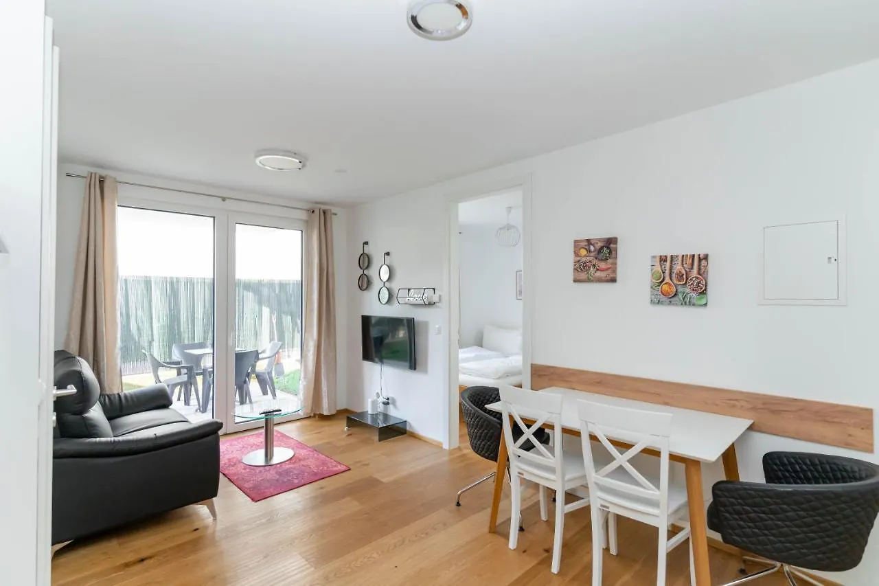 Modern Apartment With Tiny Garden Near City Center Vienna
