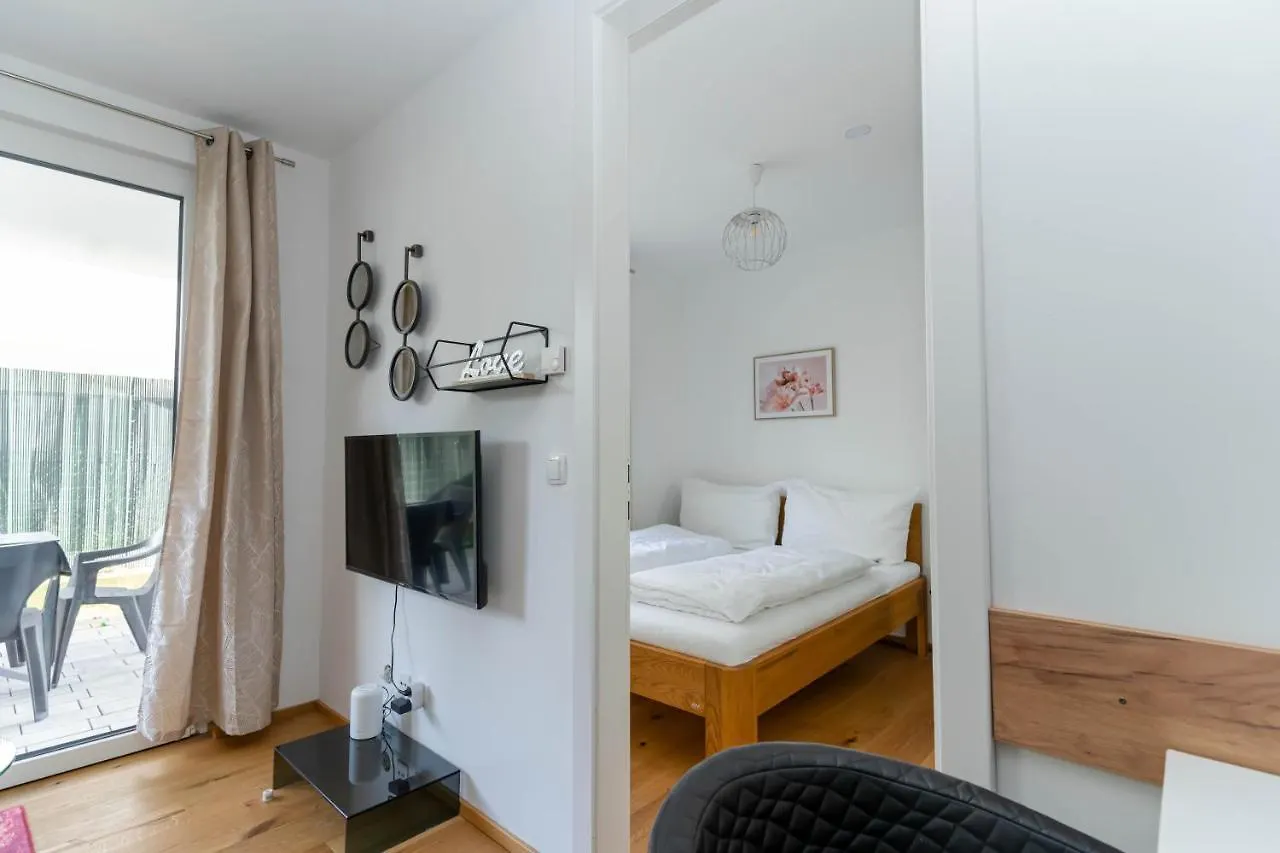 Modern Apartment With Tiny Garden Near City Center Vienna