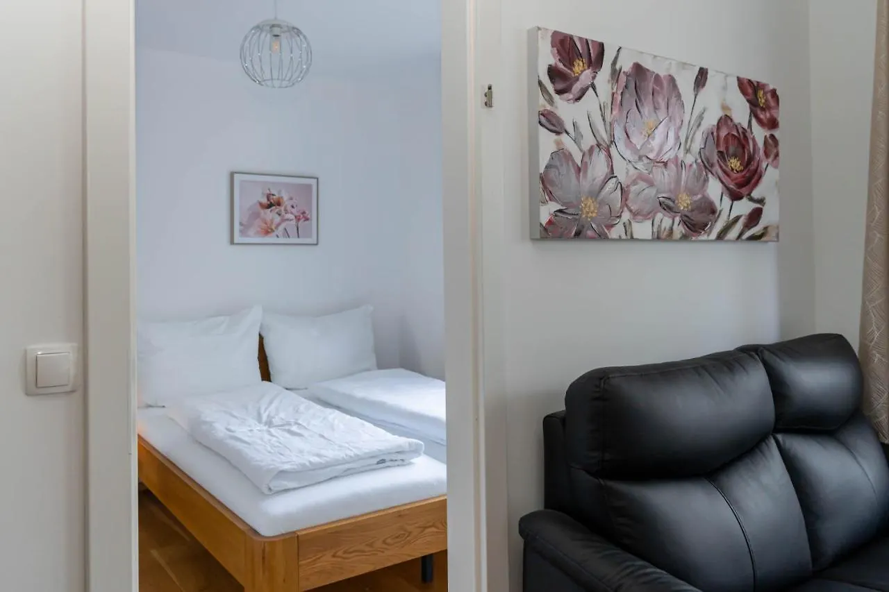 Modern Apartment With Tiny Garden Near City Center Vienna