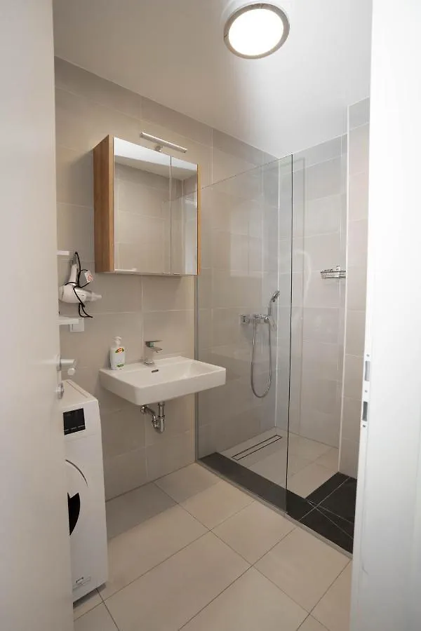 Modern Apartment With Tiny Garden Near City Center Vienna